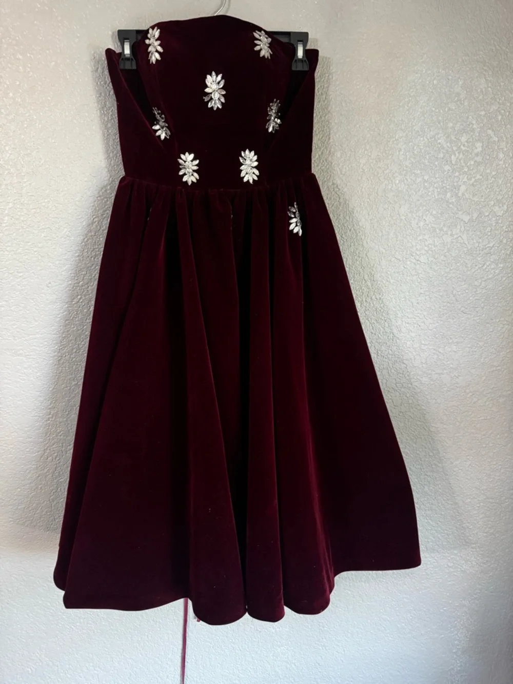 Burgundy Velvet Strapless Dress – Size 1 - Picture 2 of 3